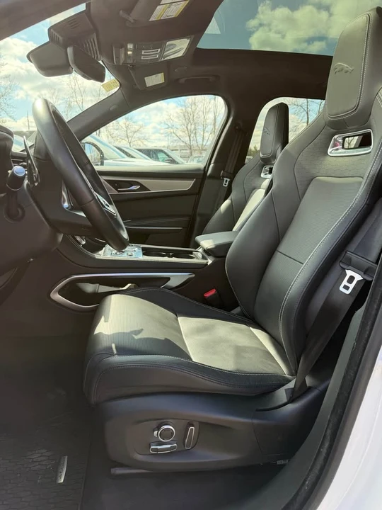 2025 Jaguar F-Pace - Image 6 of 10