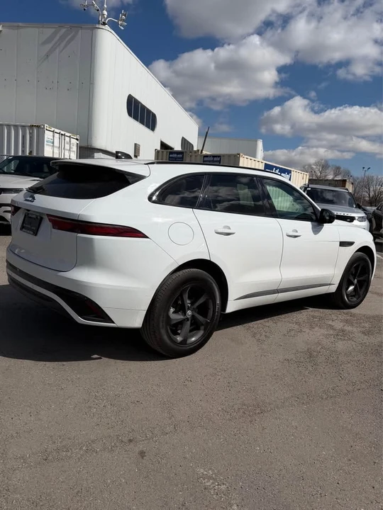 2025 Jaguar F-Pace - Image 3 of 10