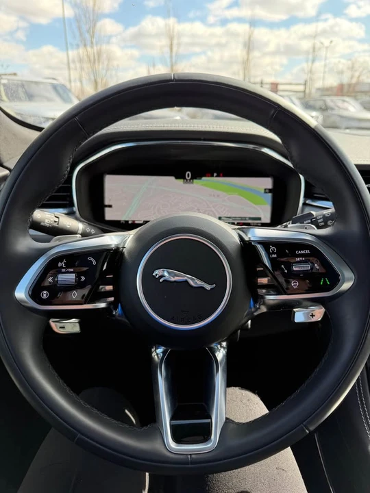 2025 Jaguar F-Pace - Image 7 of 10