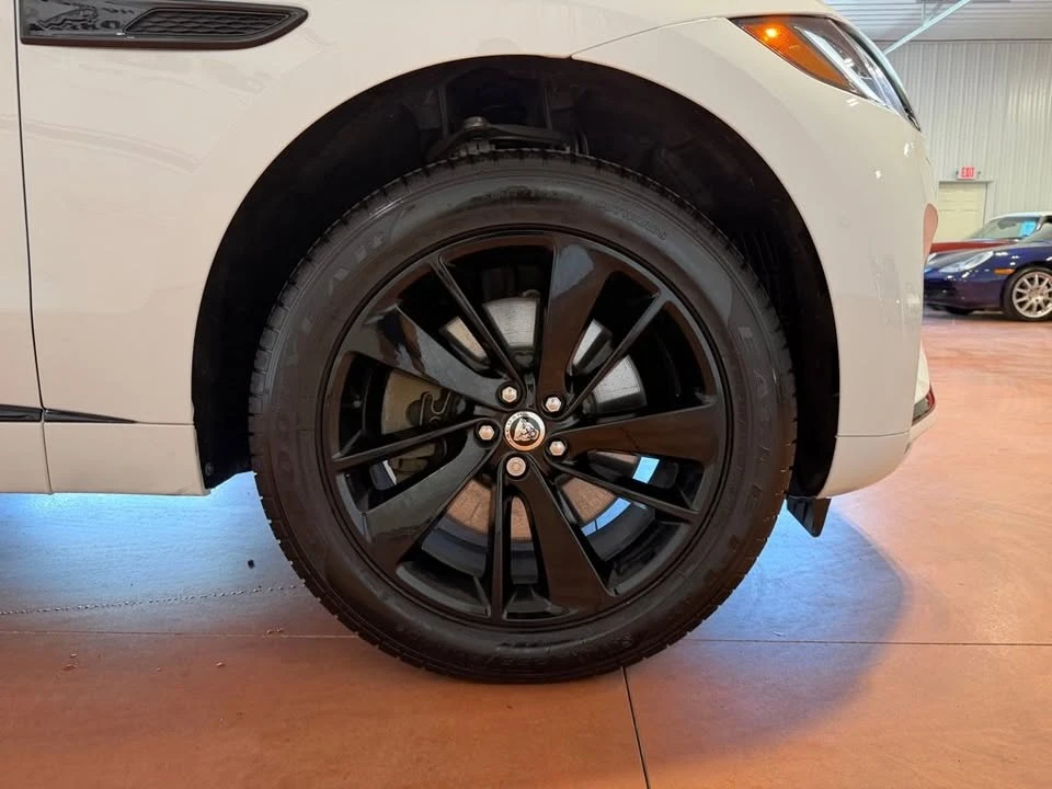 2025 Jaguar F-Pace - Image 16 of 20
