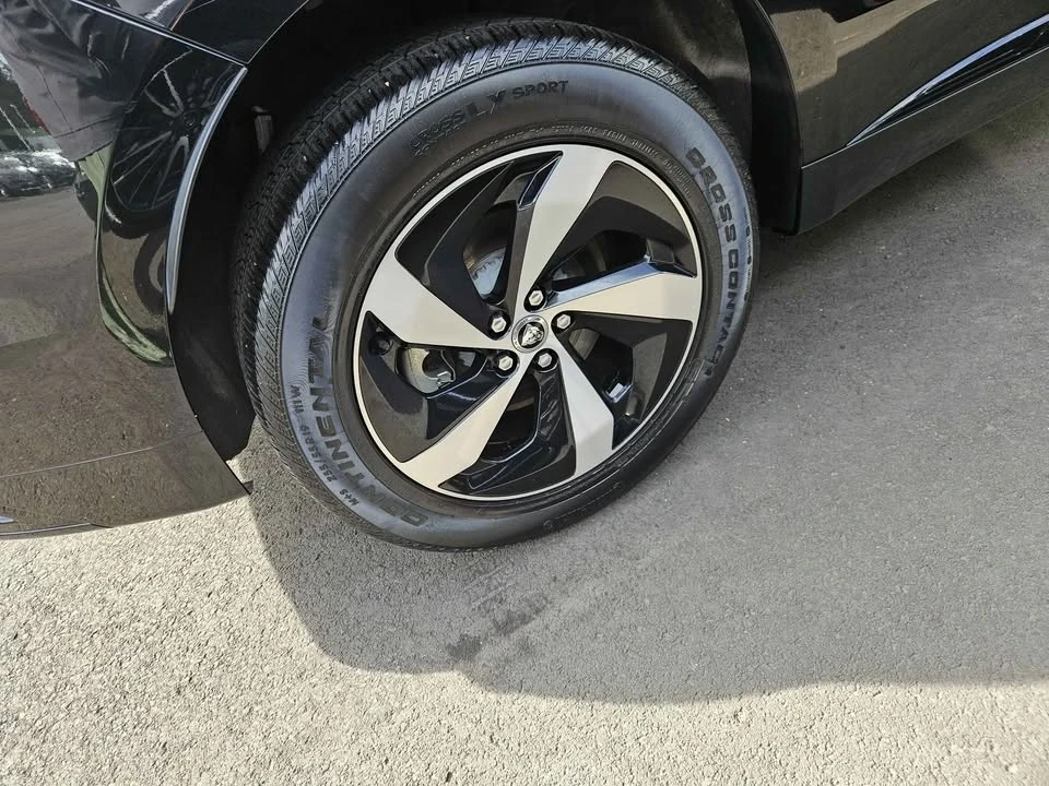 2025 Jaguar F-Pace - Image 9 of 12