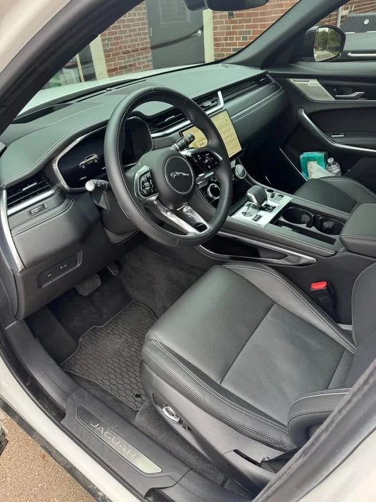2025 Jaguar F-Pace - Image 7 of 14