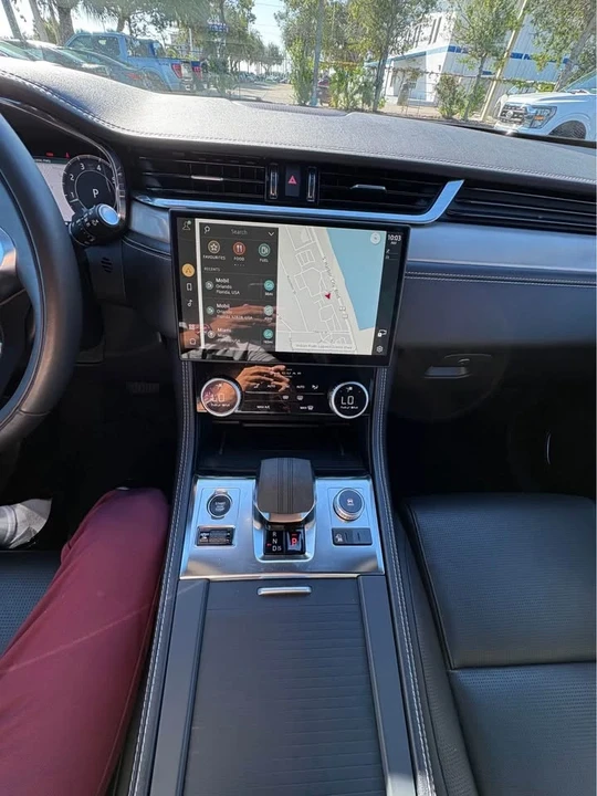 2025 Jaguar F-Pace - Image 7 of 8