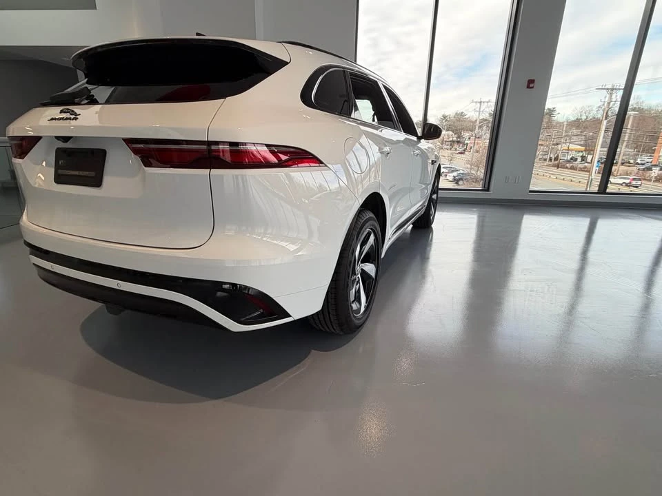 2025 Jaguar F-Pace - Image 5 of 11