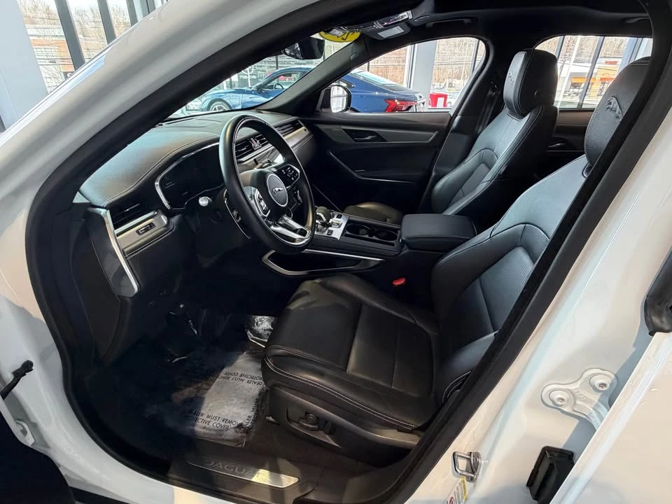 2025 Jaguar F-Pace - Image 8 of 11