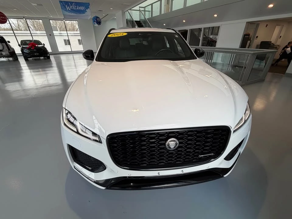 2025 Jaguar F-Pace - Image 2 of 11