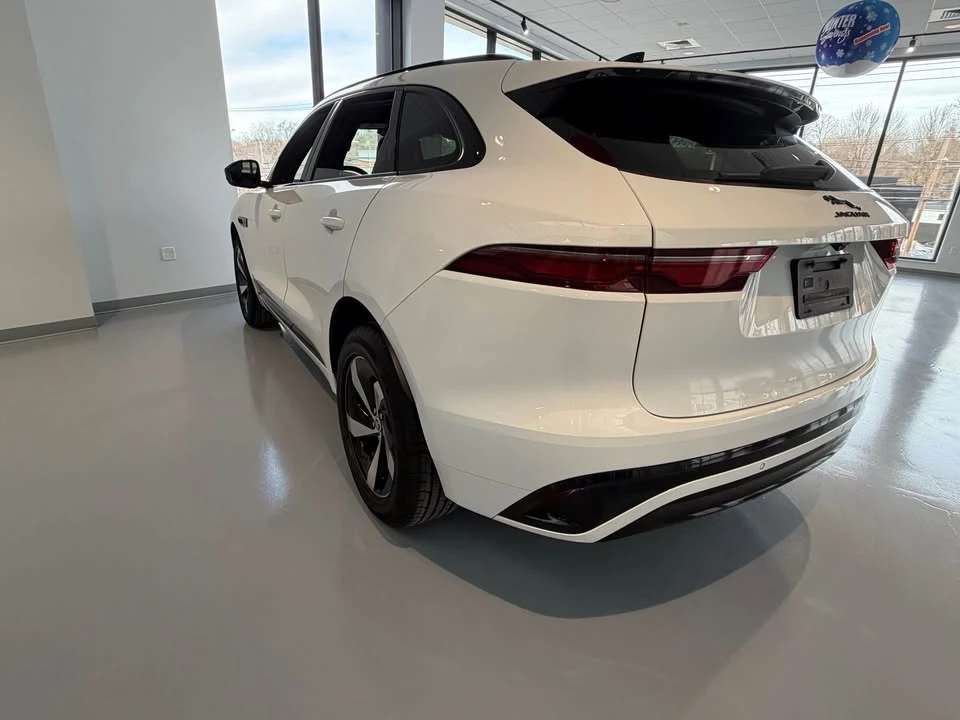2025 Jaguar F-Pace - Image 7 of 11