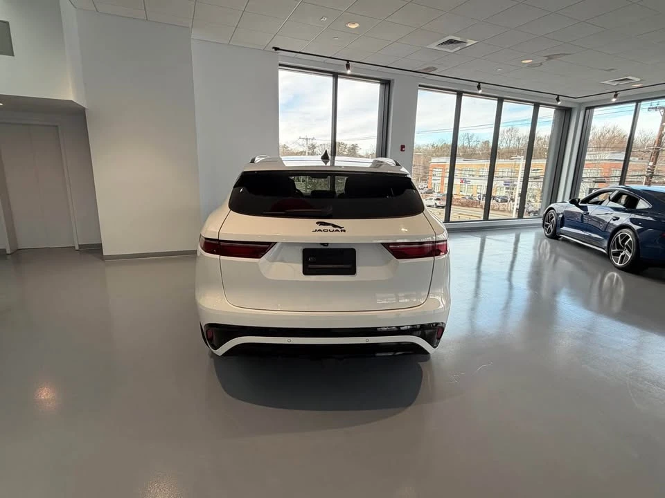 2025 Jaguar F-Pace - Image 6 of 11