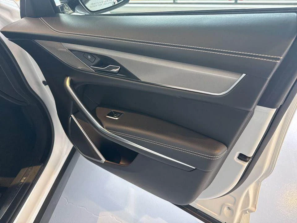 2025 Jaguar F-Pace - Image 9 of 20