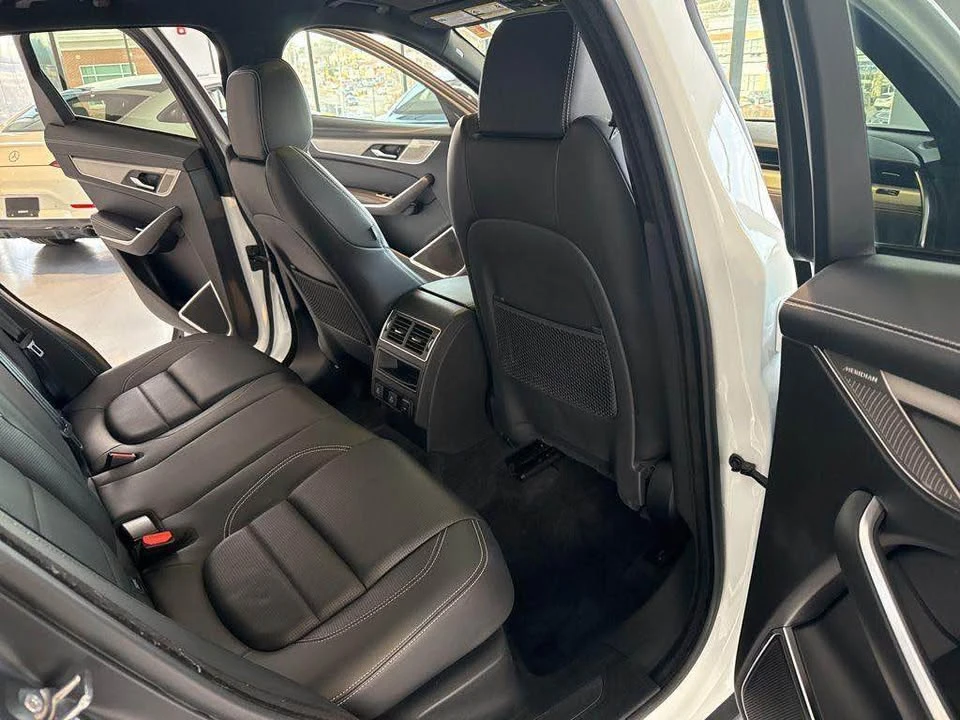2025 Jaguar F-Pace - Image 16 of 20