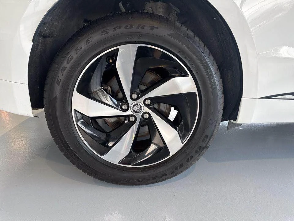 2025 Jaguar F-Pace - Image 5 of 20
