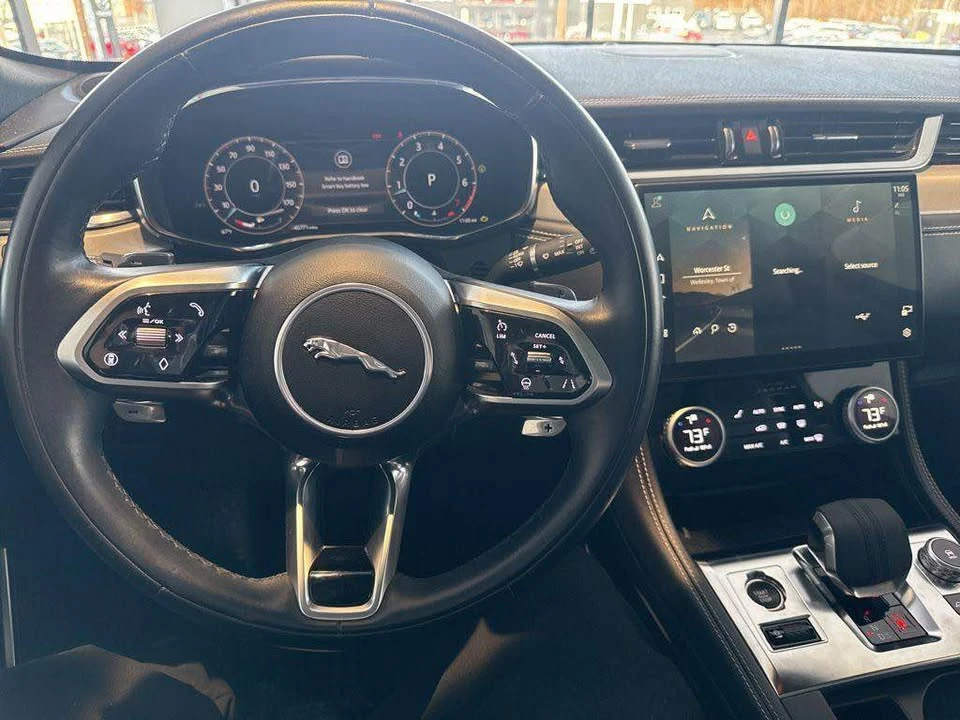 2025 Jaguar F-Pace - Image 18 of 20