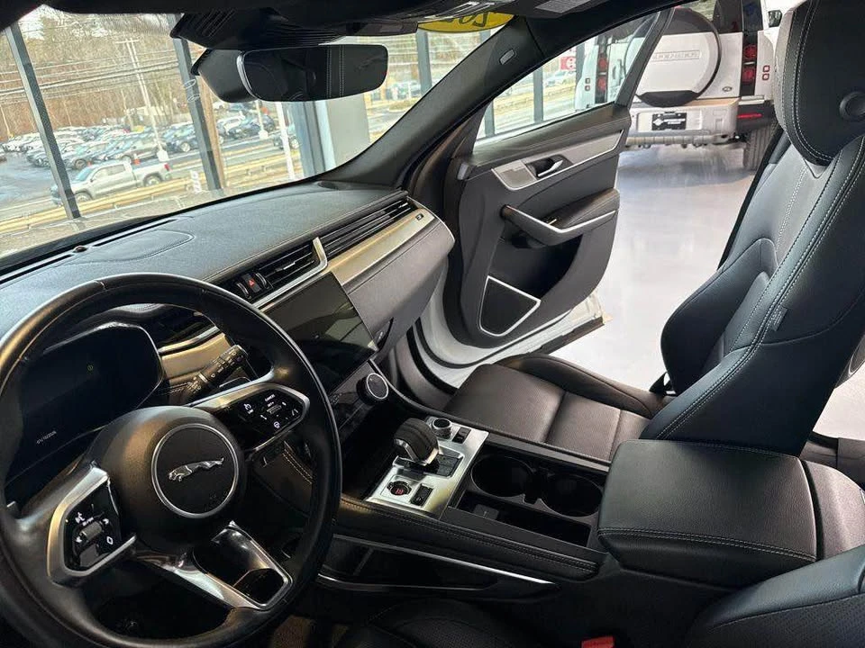 2025 Jaguar F-Pace - Image 10 of 20