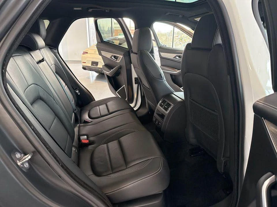 2025 Jaguar F-Pace - Image 17 of 20