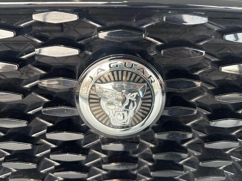 2025 Jaguar F-Pace - Image 7 of 20