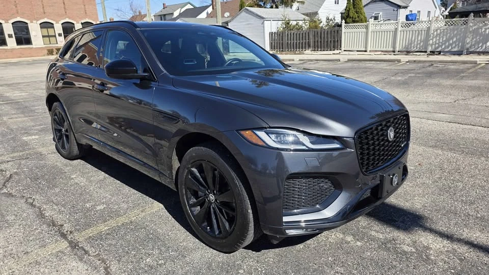 2025 Jaguar F-Pace - Image 3 of 13