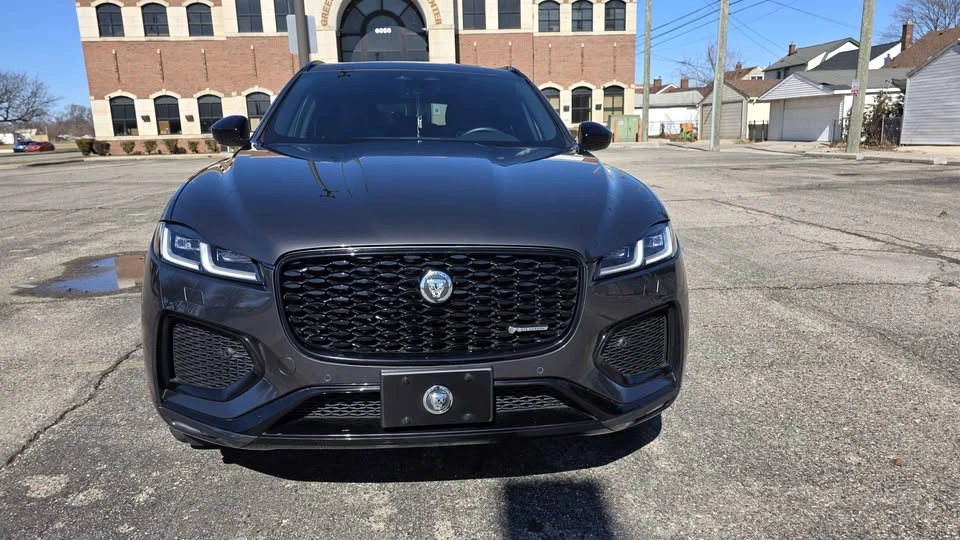 2025 Jaguar F-Pace - Image 2 of 13