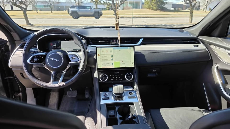 2025 Jaguar F-Pace - Image 11 of 13