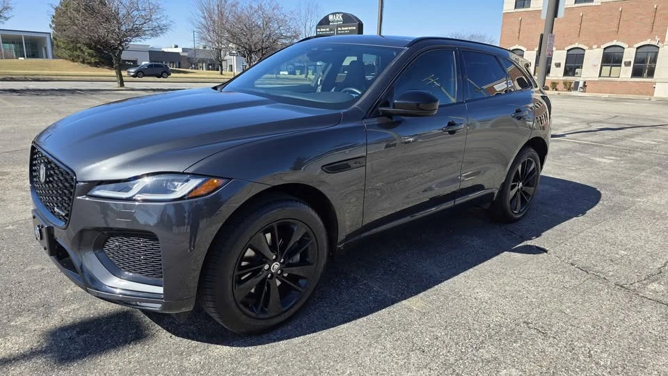 2025 Jaguar F-Pace - Image 9 of 13