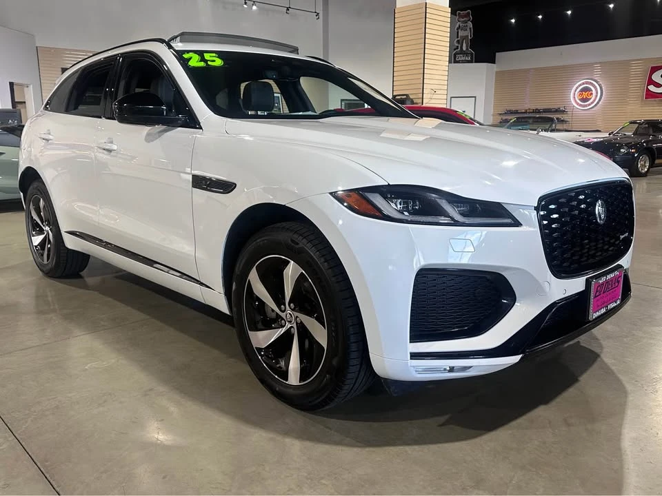 2025 Jaguar F-Pace - Image 2 of 10
