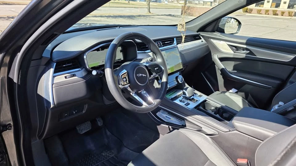 2025 Jaguar F-Pace - Image 13 of 13