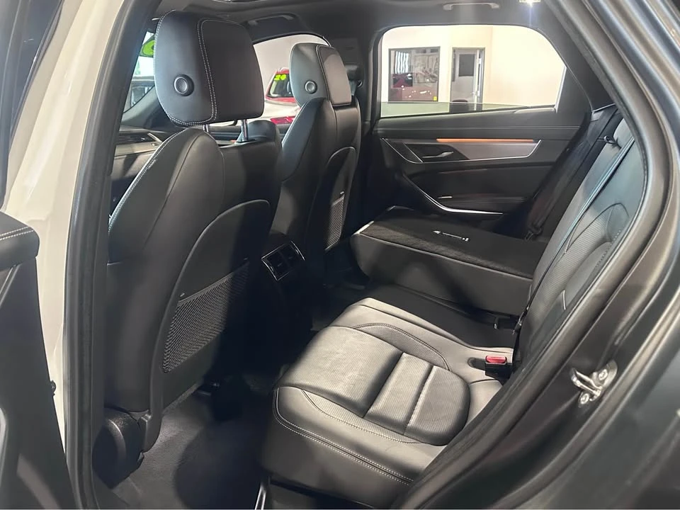 2025 Jaguar F-Pace - Image 7 of 10