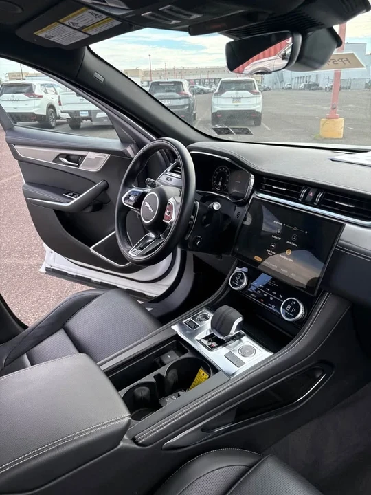 2025 Jaguar F-Pace - Image 20 of 20