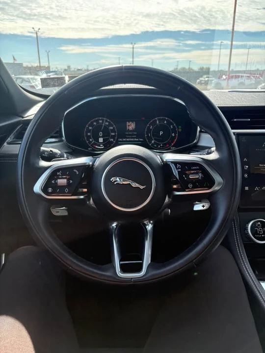 2025 Jaguar F-Pace - Image 10 of 20