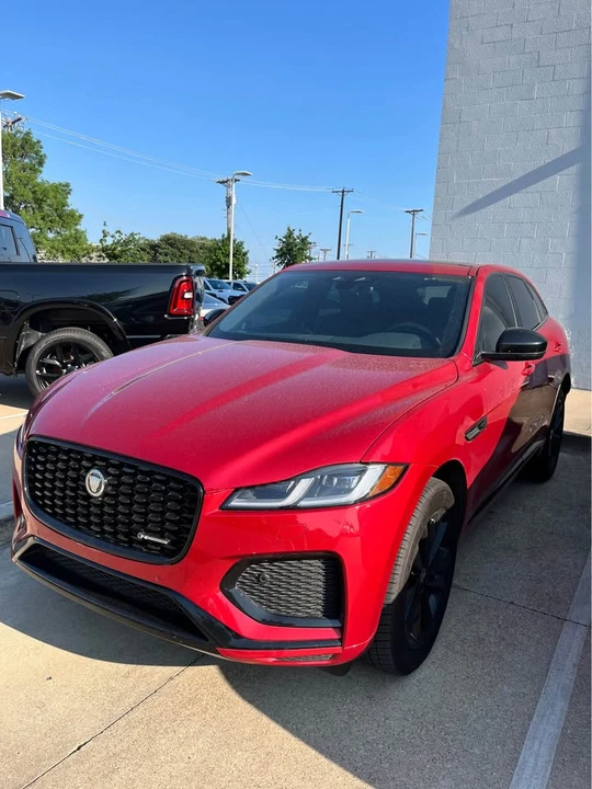 2025 Jaguar F-Pace - Image 2 of 11