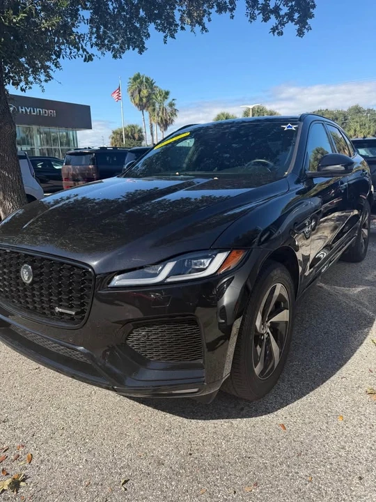 2025 Jaguar F-Pace - Image 2 of 11