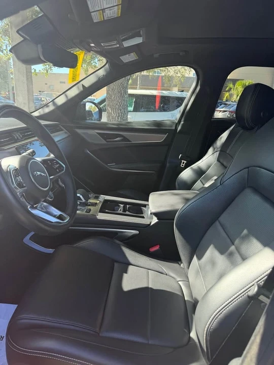 2025 Jaguar F-Pace - Image 4 of 11