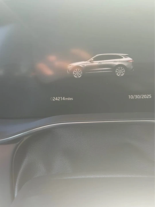 2025 Jaguar F-Pace - Image 6 of 11