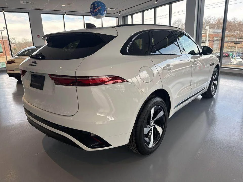 2025 Jaguar F-Pace - Image 10 of 20