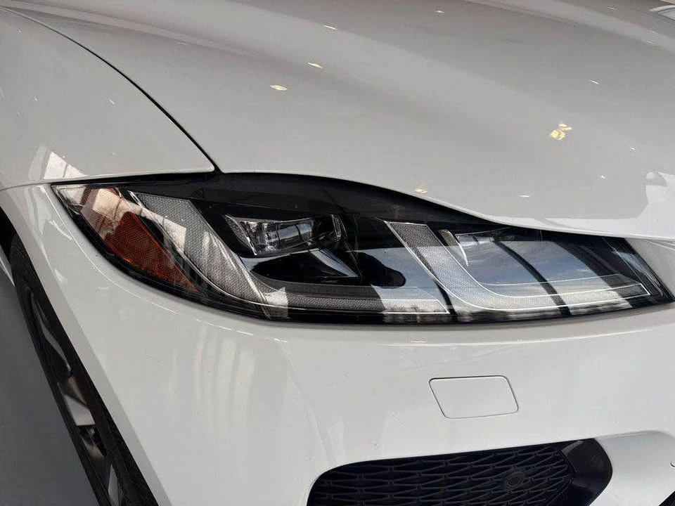 2025 Jaguar F-Pace - Image 9 of 20