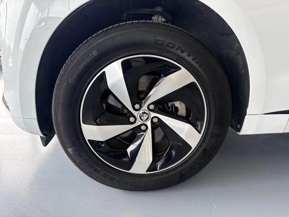 2025 Jaguar F-Pace - Image 12 of 20