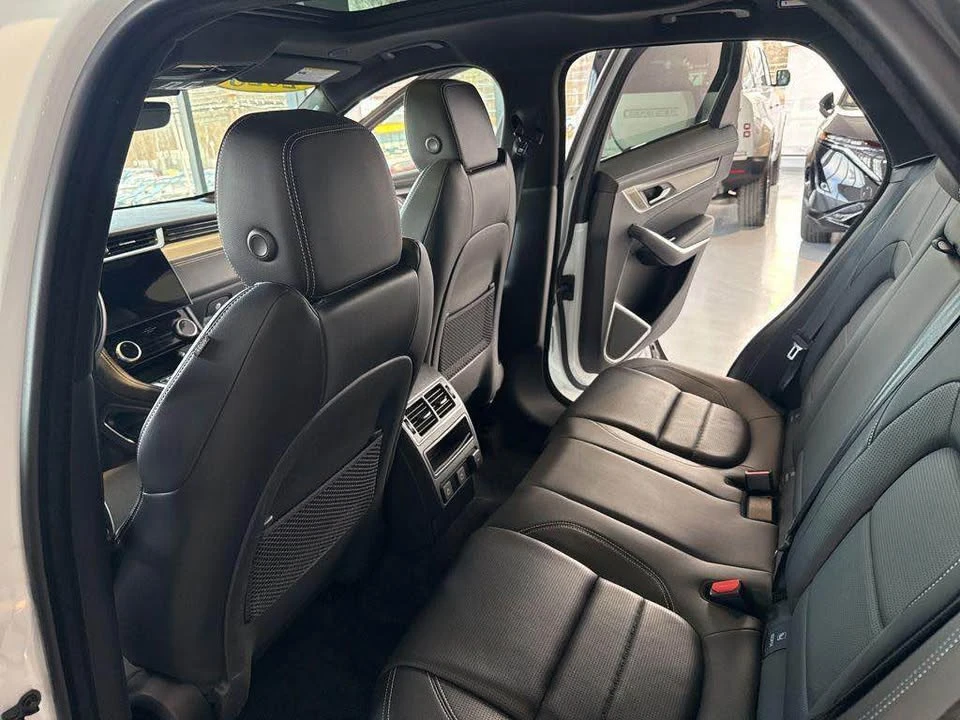2025 Jaguar F-Pace - Image 16 of 20