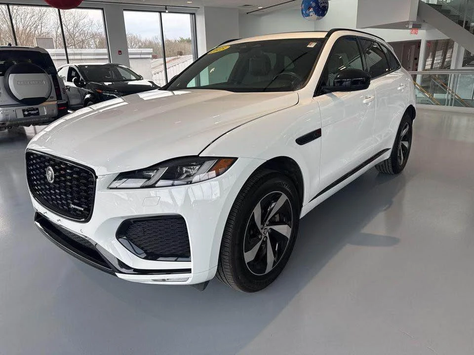2025 Jaguar F-Pace - Image 2 of 20