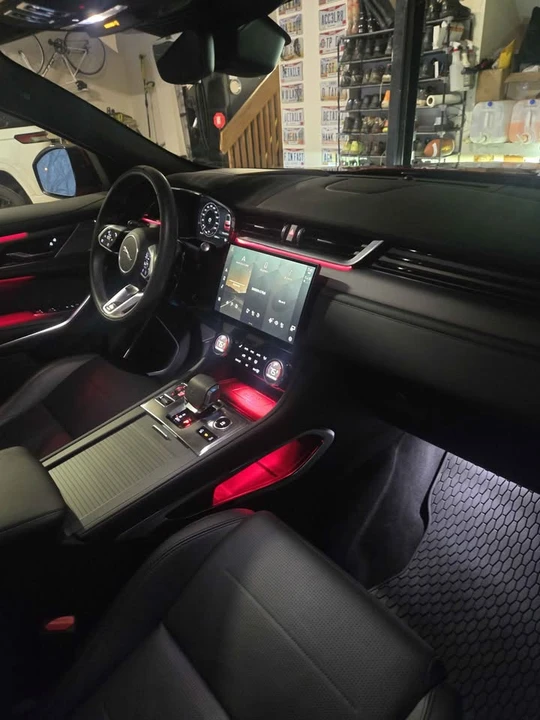 2025 Jaguar F-Pace SVR - Image 18 of 19