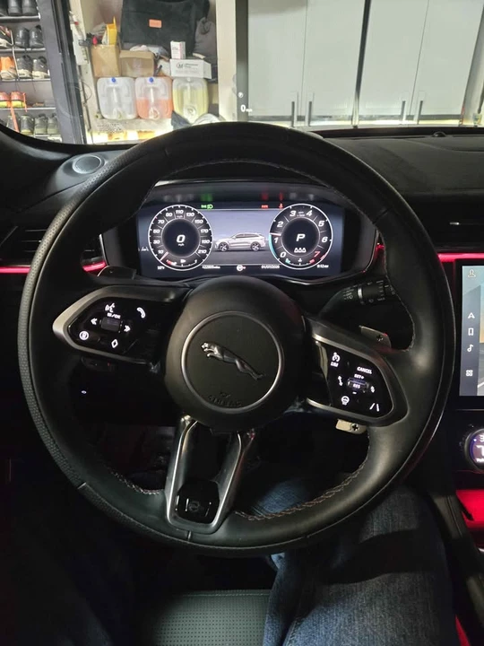 2025 Jaguar F-Pace SVR - Image 14 of 19
