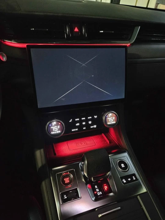 2025 Jaguar F-Pace SVR - Image 16 of 19