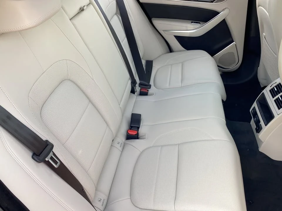 2025 Jaguar F-Pace - Image 10 of 12