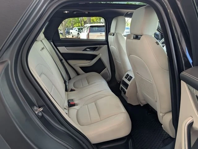 2025 Jaguar F-Pace - Image 16 of 19