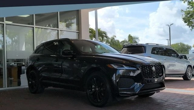 2025 Jaguar F-Pace - Image 3 of 19