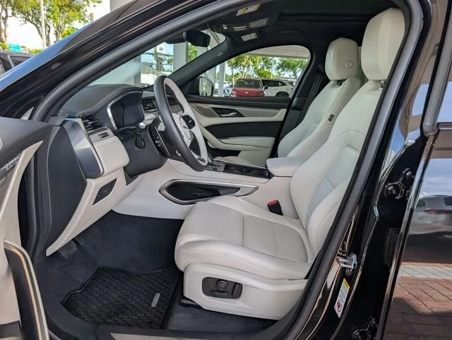 2025 Jaguar F-Pace - Image 9 of 19