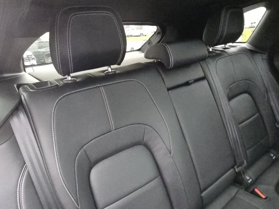 2025 Jaguar F-Pace - Image 9 of 12