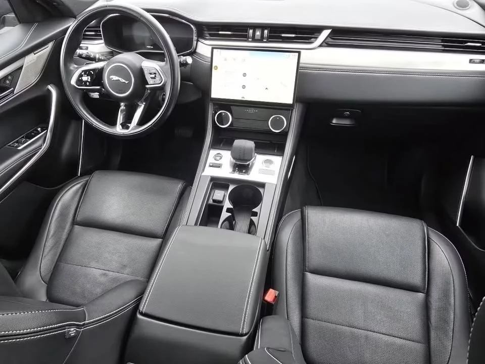 2025 Jaguar F-Pace - Image 11 of 12
