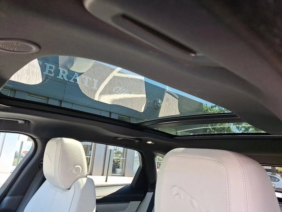2025 Jaguar F-Pace - Image 11 of 12