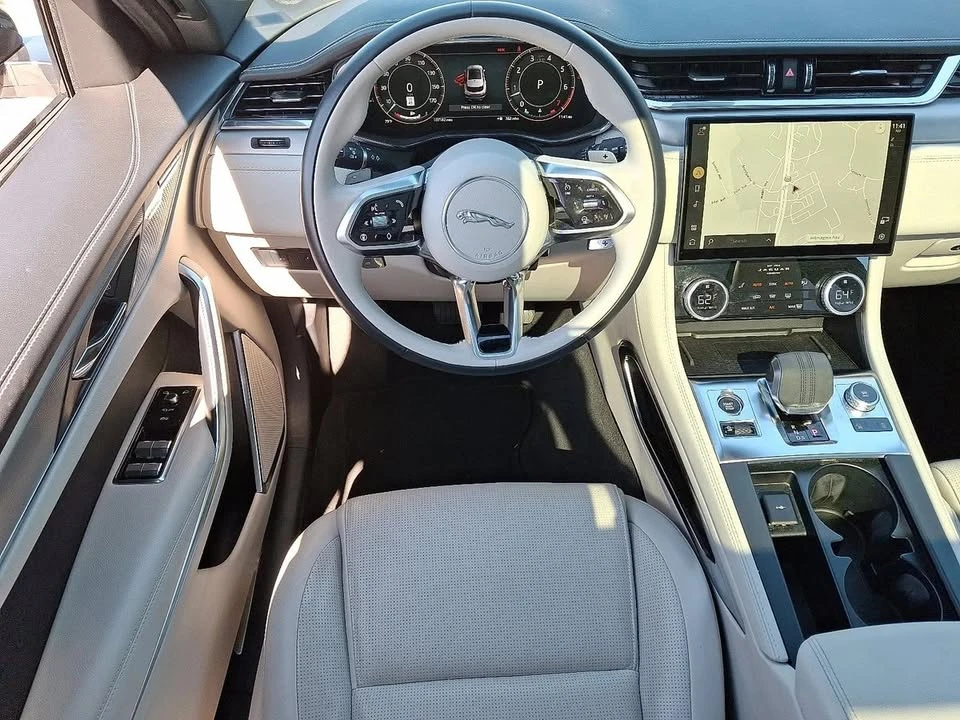 2025 Jaguar F-Pace - Image 9 of 12