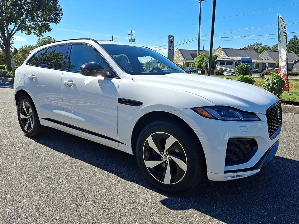 2025 Jaguar F-Pace - Image 3 of 12