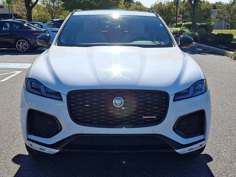 2025 Jaguar F-Pace - Image 2 of 12